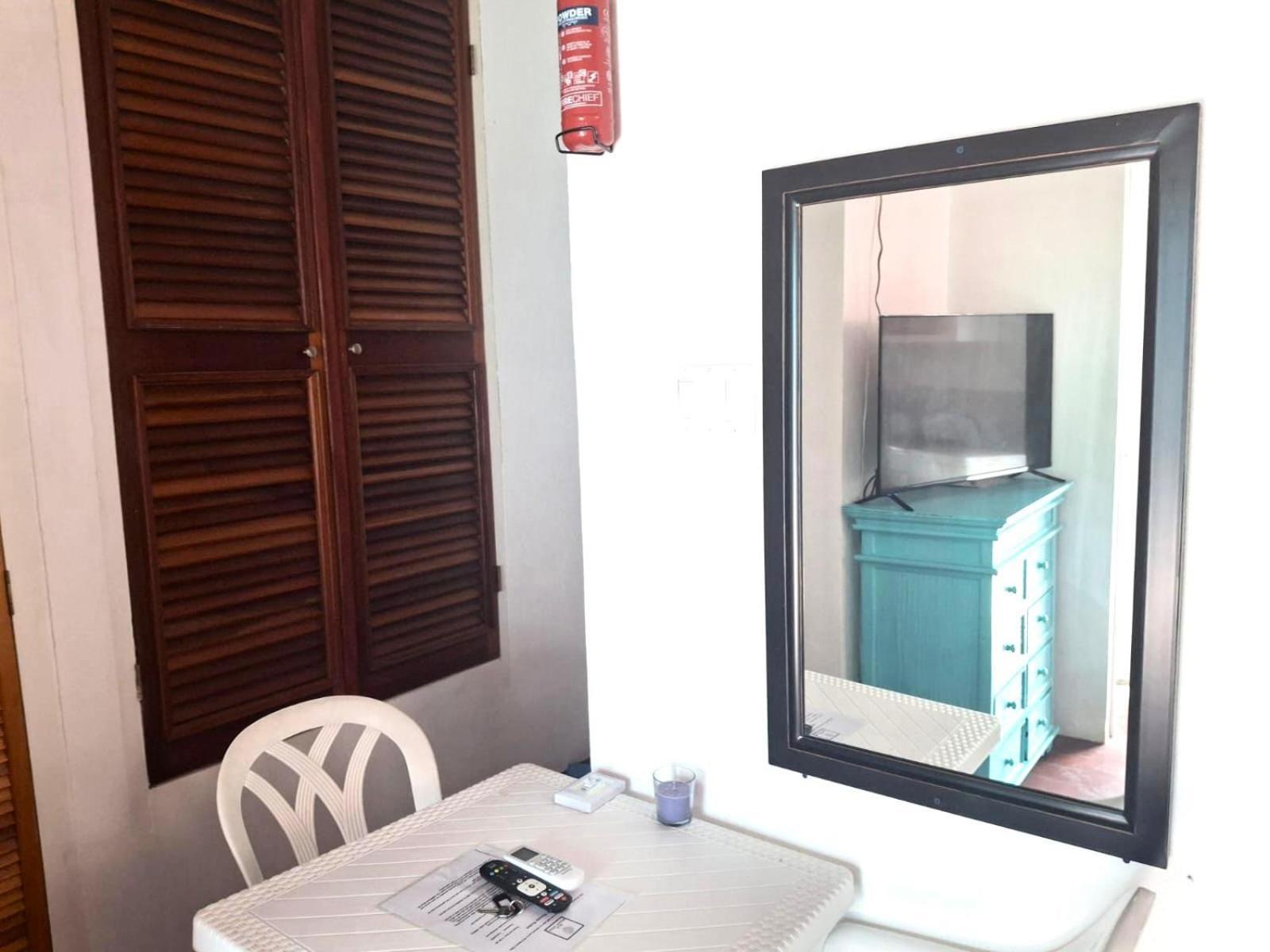 Blr Beach Villa Apartments Christ Church Exterior foto